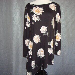 NWOT Agnes & Dora Asymmetrical Tunic Black Floral sz S (M)